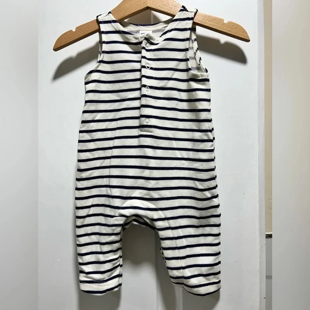 OLD NAVY Baby jumpsuit Size 0-3 Months